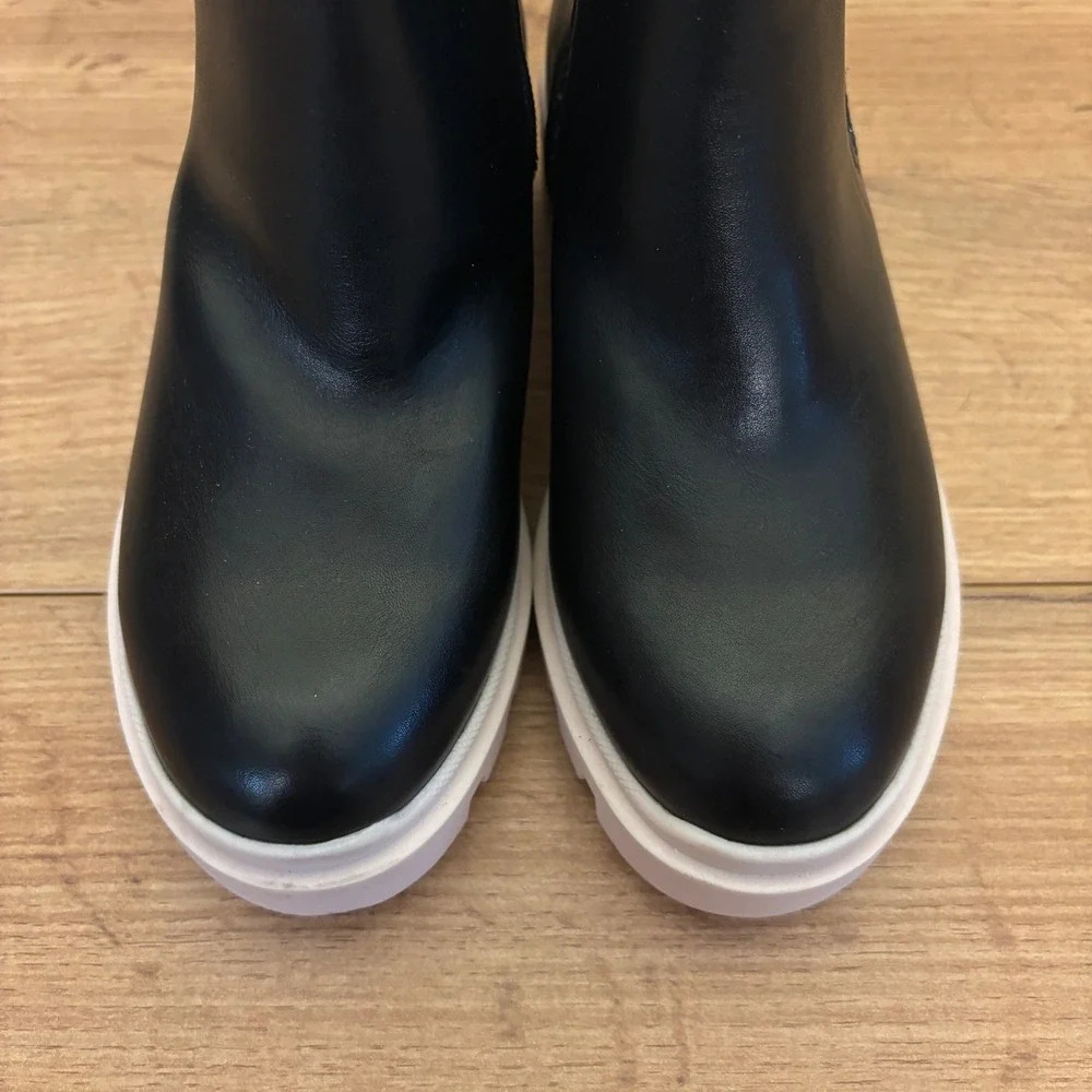 MARC FISHER Neely Chelsea Ankle Boots Black Kids Size 11 Lug Sole Side Zipper